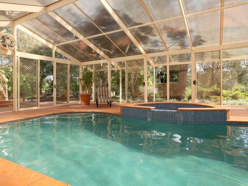 9 Honeysuckle Way, Chirnside Park VIC 3116