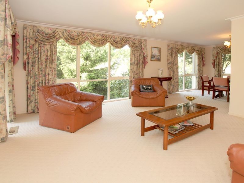 9 Honeysuckle Way, Chirnside Park VIC 3116