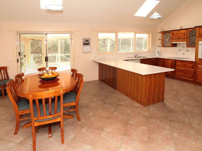 9 Honeysuckle Way, Chirnside Park VIC 3116