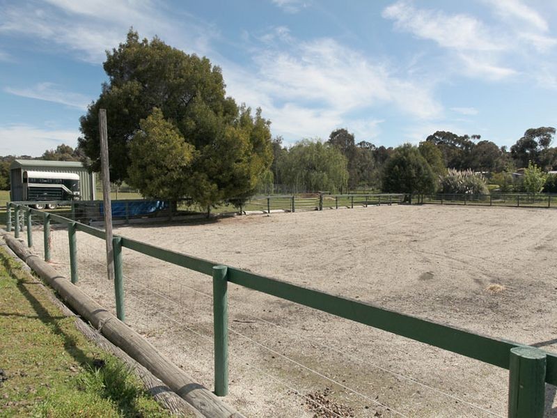 9 Honeysuckle Way, Chirnside Park VIC 3116