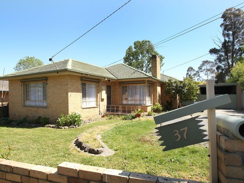 37 Boyana Crescent, Croydon VIC 3136
