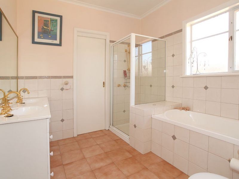 37 Boyana Crescent, Croydon VIC 3136