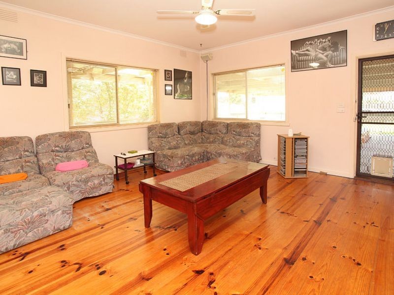 37 Boyana Crescent, Croydon VIC 3136