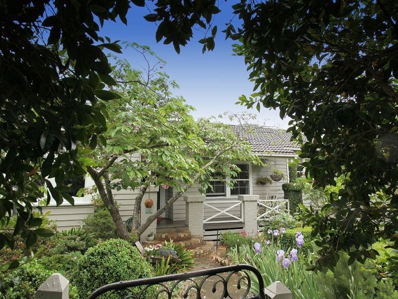 11 Allendale Road, Croydon VIC 3136