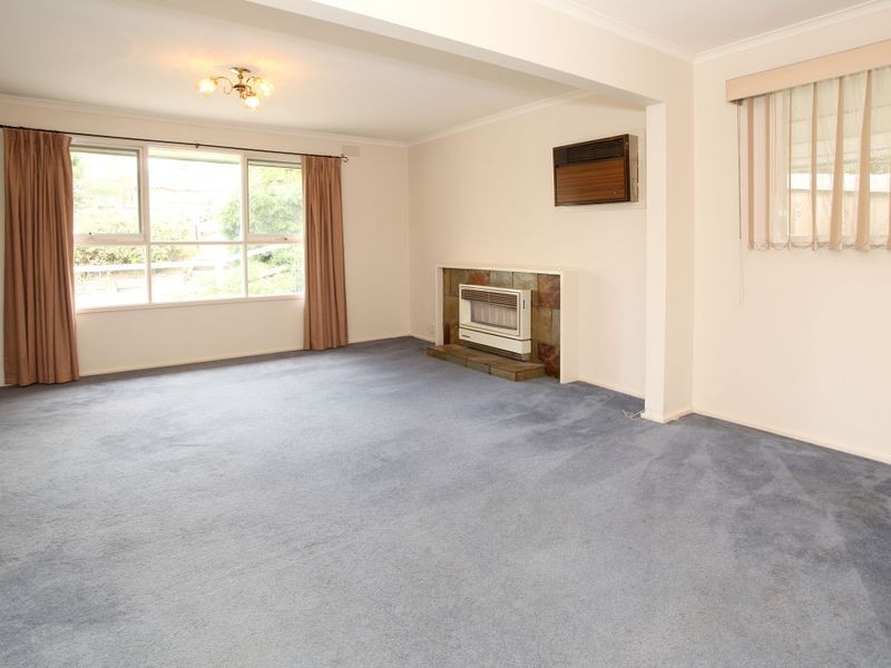 8 Masefield Avenue, Mooroolbark VIC 3138