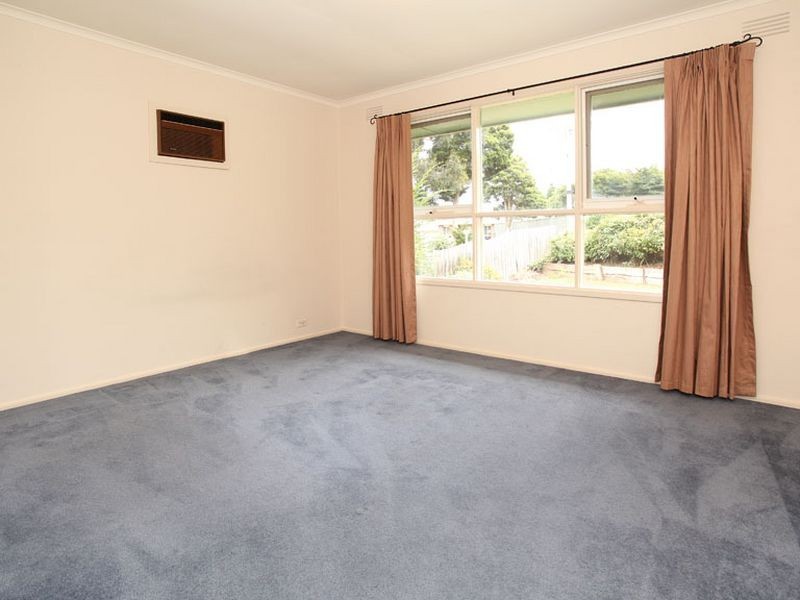 8 Masefield Avenue, Mooroolbark VIC 3138