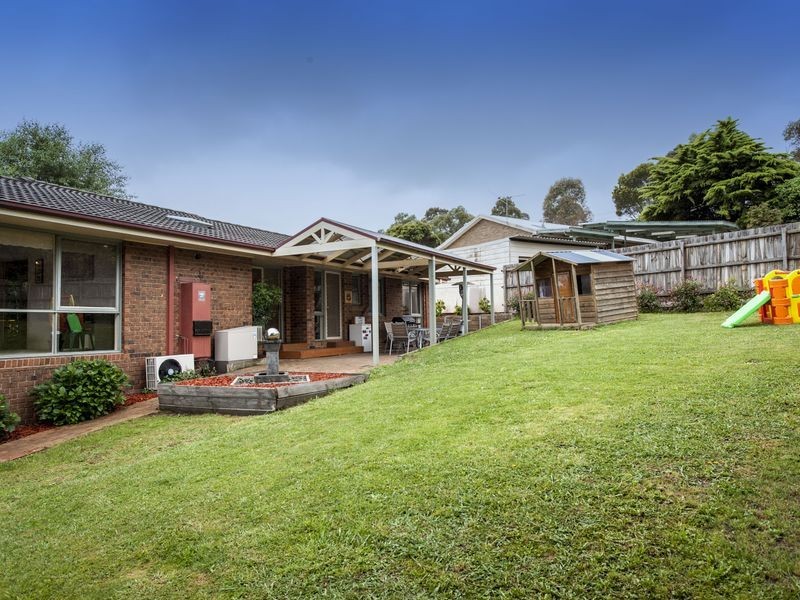 143 Landscape Drive, Mooroolbark VIC 3138