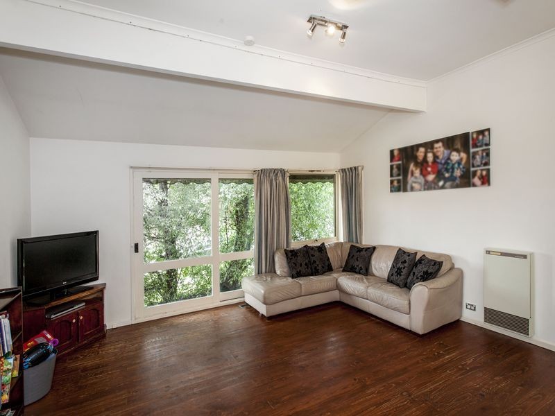 143 Landscape Drive, Mooroolbark VIC 3138