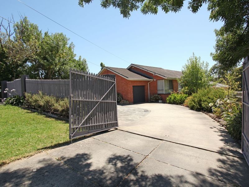 42 Felix Grove, Mooroolbark VIC 3138