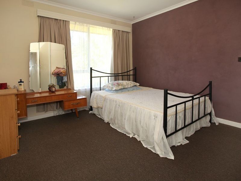 42 Felix Grove, Mooroolbark VIC 3138