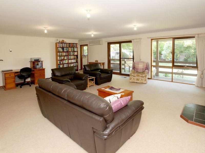 62 Barker Drive, Mooroolbark VIC 3138