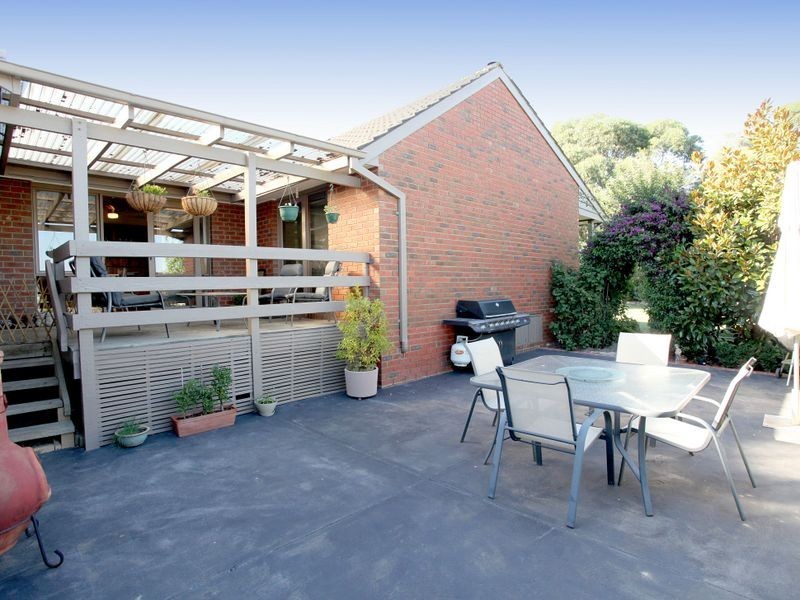 62 Barker Drive, Mooroolbark VIC 3138