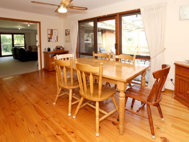 62 Barker Drive, Mooroolbark VIC 3138