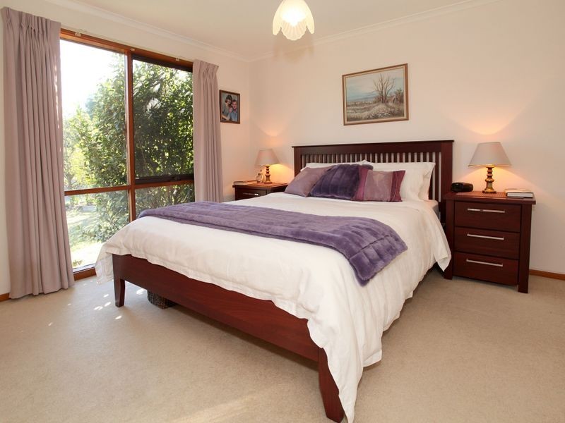 62 Barker Drive, Mooroolbark VIC 3138