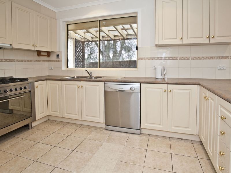 1/11 Esther Crescent, Mooroolbark VIC 3138