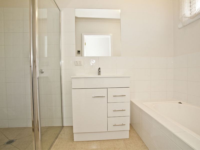 1/11 Esther Crescent, Mooroolbark VIC 3138