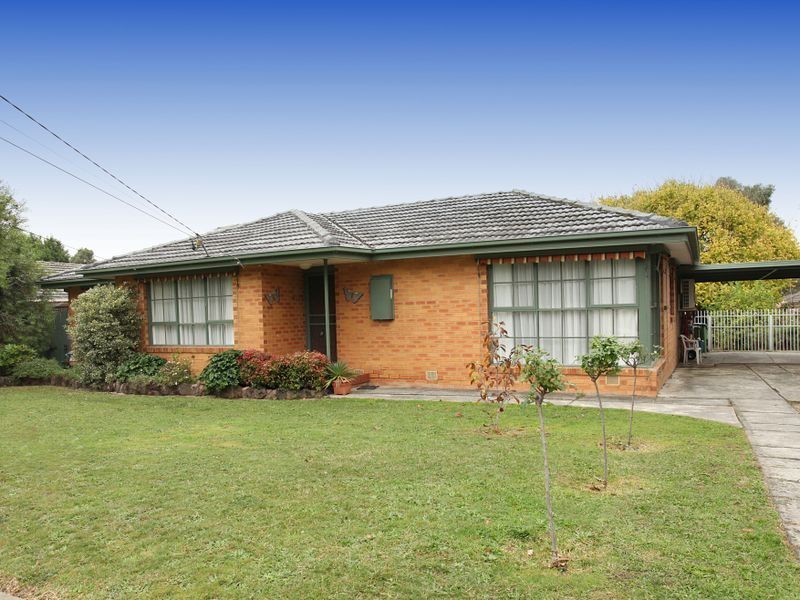 15 Landstrom Quadrant, Kilsyth VIC 3137