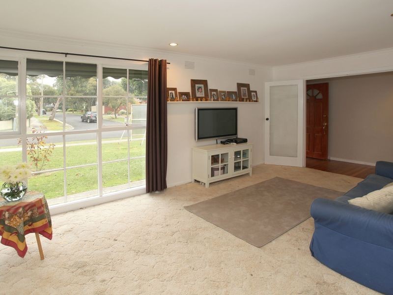 15 Landstrom Quadrant, Kilsyth VIC 3137