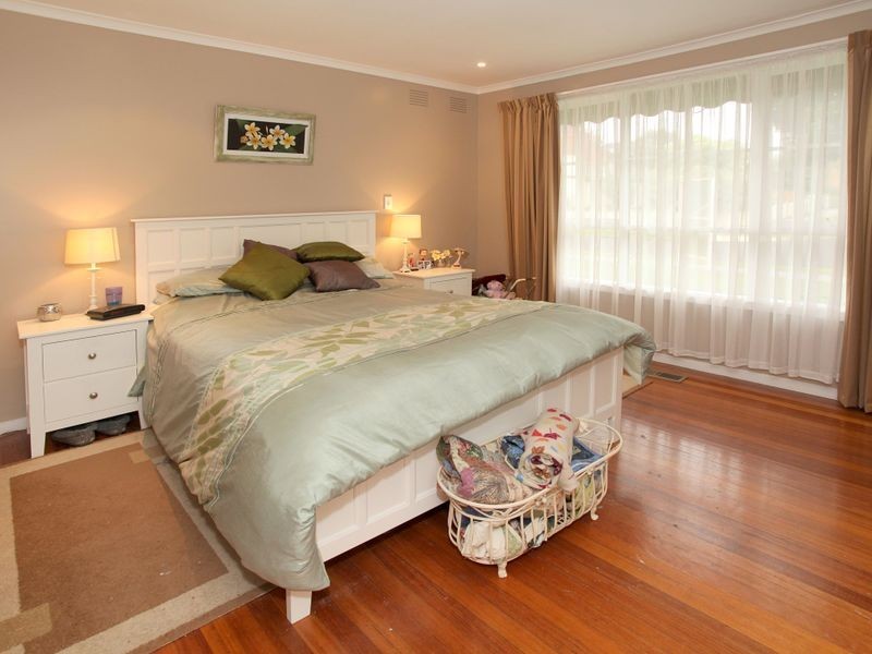 15 Landstrom Quadrant, Kilsyth VIC 3137