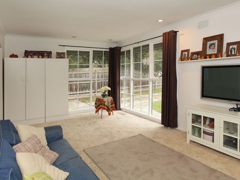 15 Landstrom Quadrant, Kilsyth VIC 3137