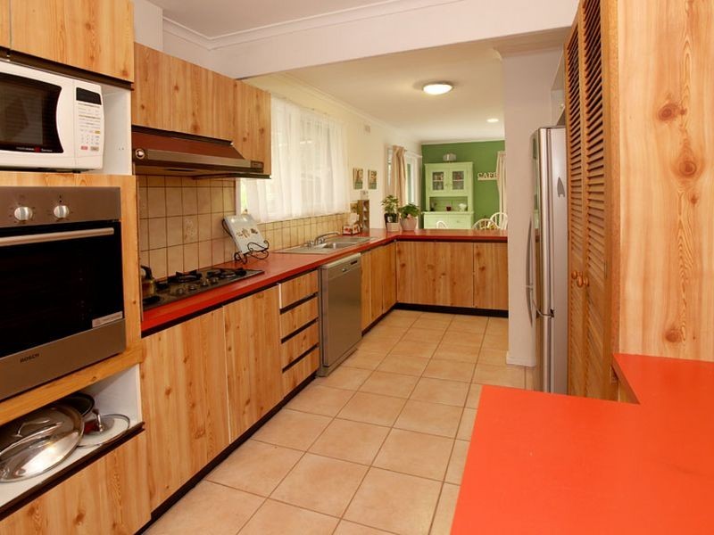 15 Landstrom Quadrant, Kilsyth VIC 3137