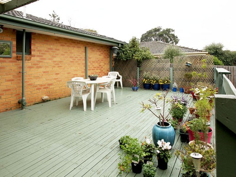 15 Landstrom Quadrant, Kilsyth VIC 3137