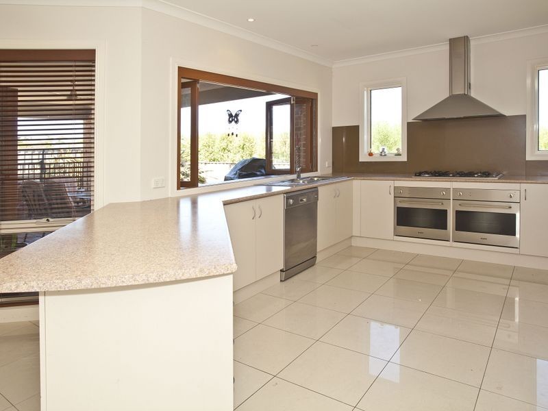 45 Valley Park Drive, Mooroolbark VIC 3138