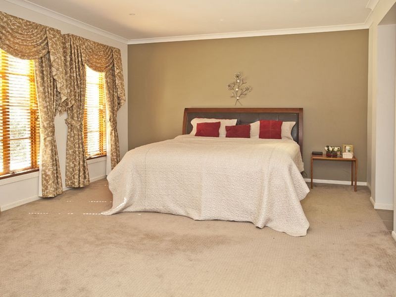 45 Valley Park Drive, Mooroolbark VIC 3138