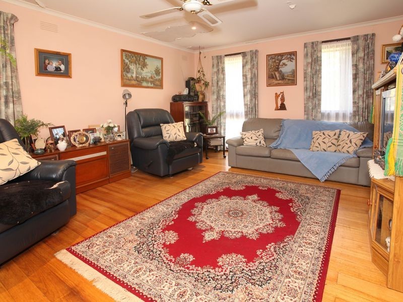 43 Woodville Road, Mooroolbark VIC 3138