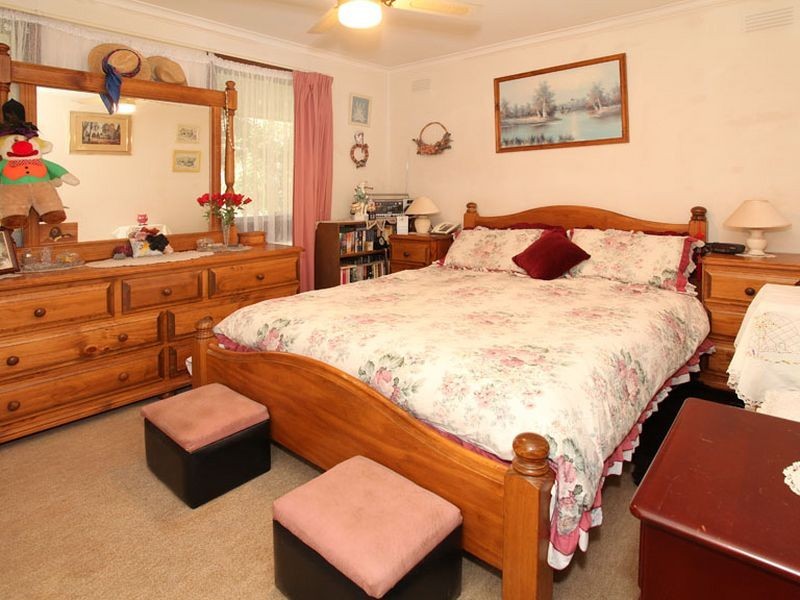 43 Woodville Road, Mooroolbark VIC 3138