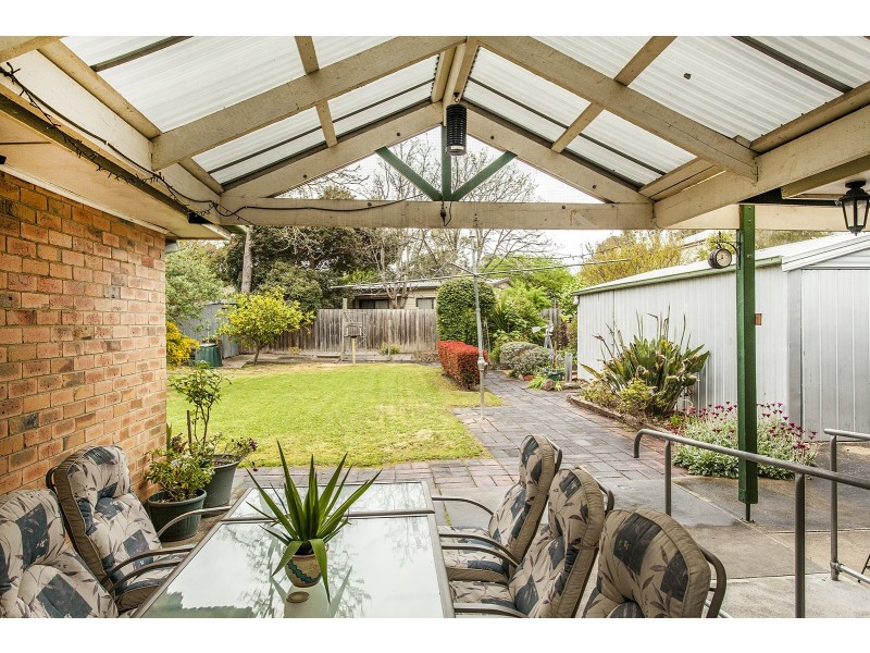 16 Winifred Road, Mooroolbark VIC 3138