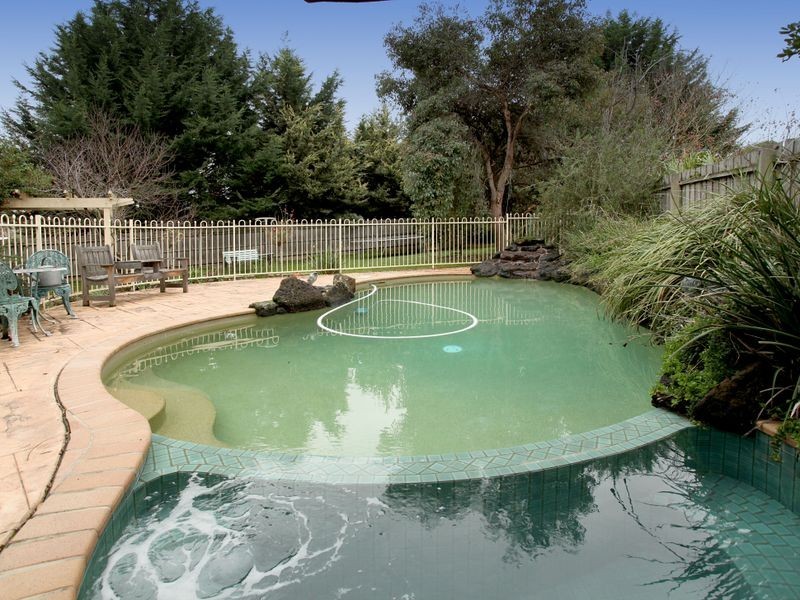 2 Henty Court, Mooroolbark VIC 3138