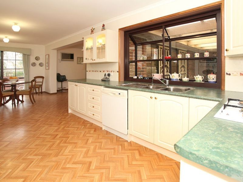 2 Henty Court, Mooroolbark VIC 3138