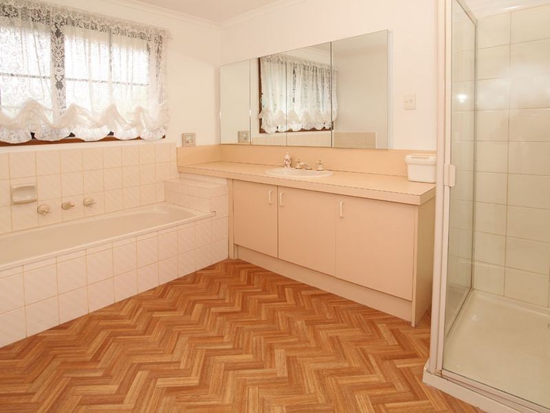 2 Henty Court, Mooroolbark VIC 3138