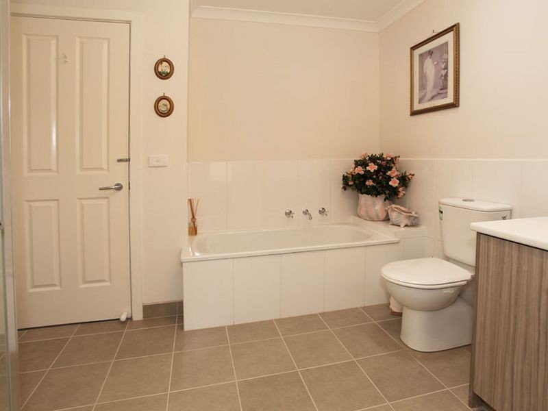 2/11 Andrew Street, Mooroolbark VIC 3138