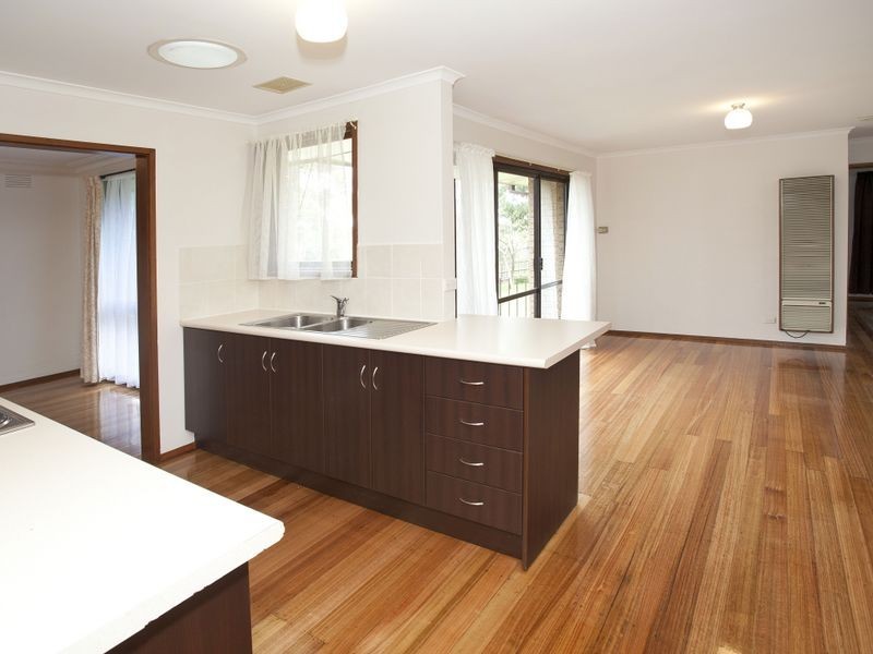 2 Fiona Court, Mooroolbark VIC 3138