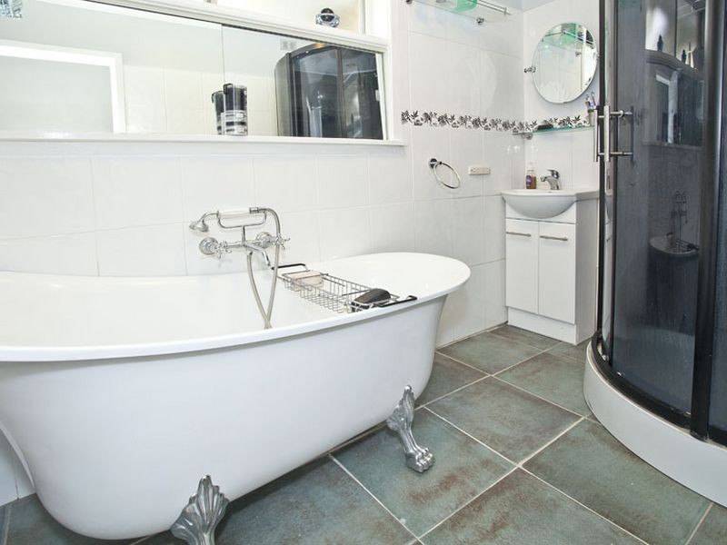 1/8 Croydondale Drive, Mooroolbark VIC 3138