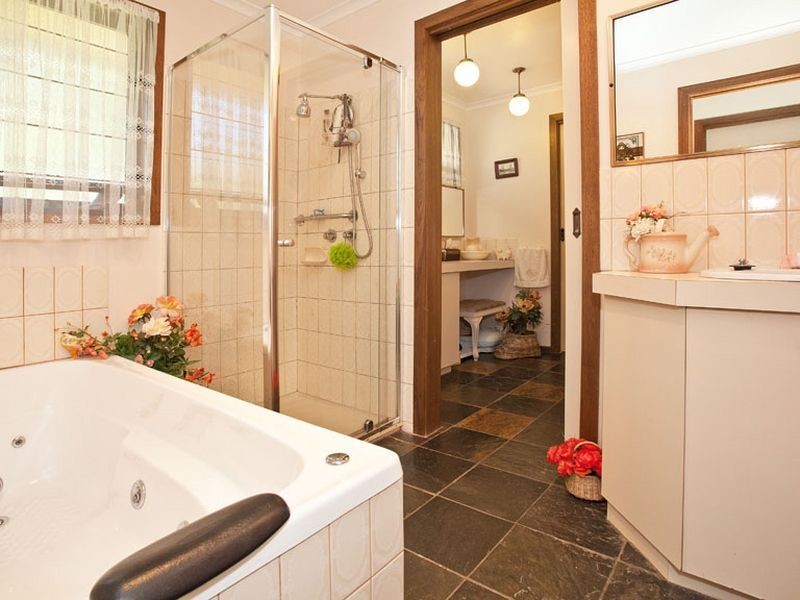 111 Langdale Drive, Croydon Hills VIC 3136