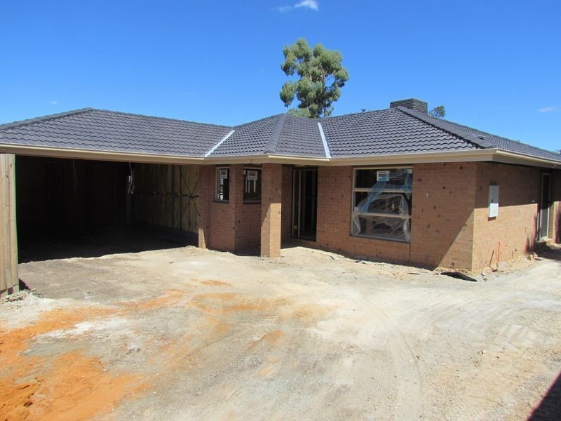 2/58 Ross Pincott Drive, Mooroolbark VIC 3138