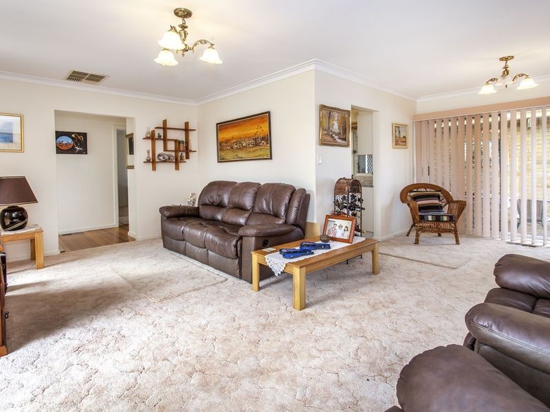 81 Esther Crescent, Mooroolbark VIC 3138