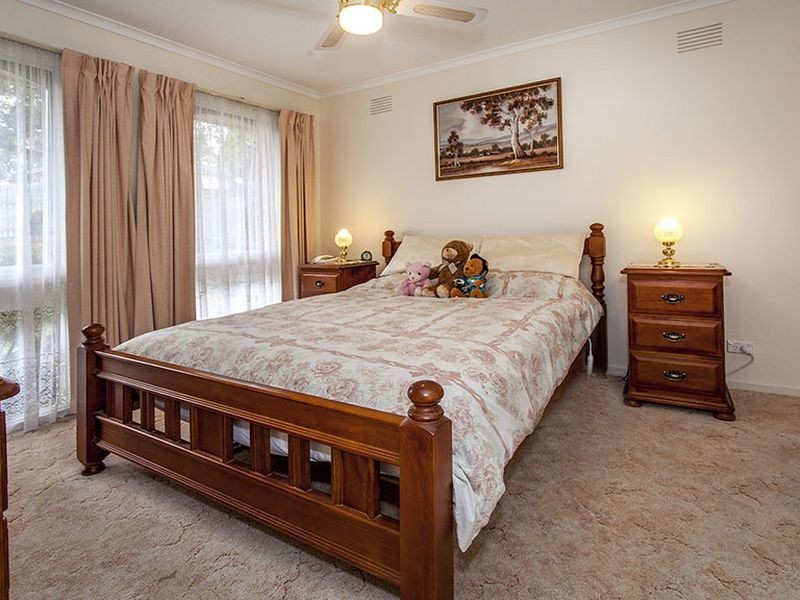 81 Esther Crescent, Mooroolbark VIC 3138