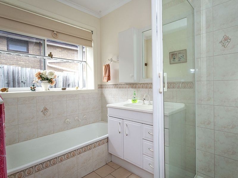 81 Esther Crescent, Mooroolbark VIC 3138
