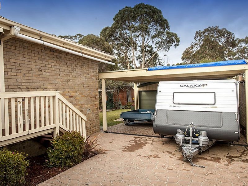 81 Esther Crescent, Mooroolbark VIC 3138