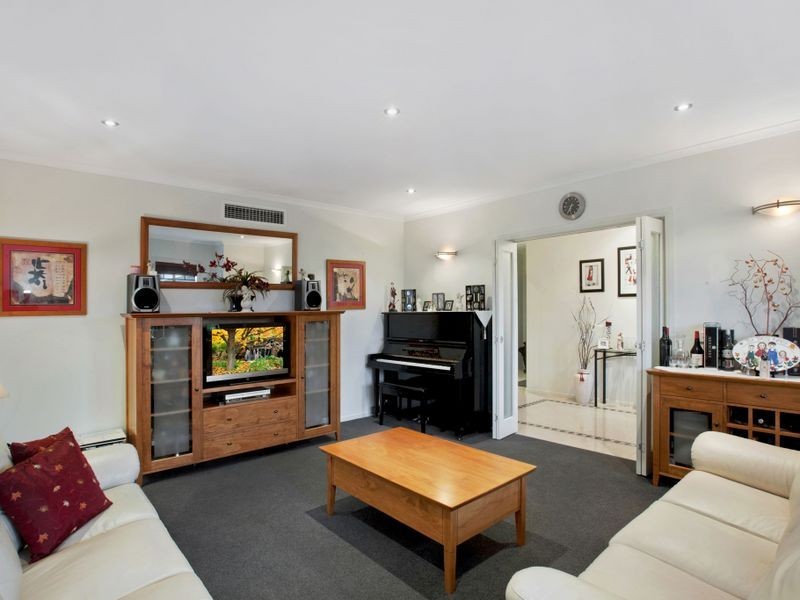 6 Hill View Rise, Mooroolbark VIC 3138
