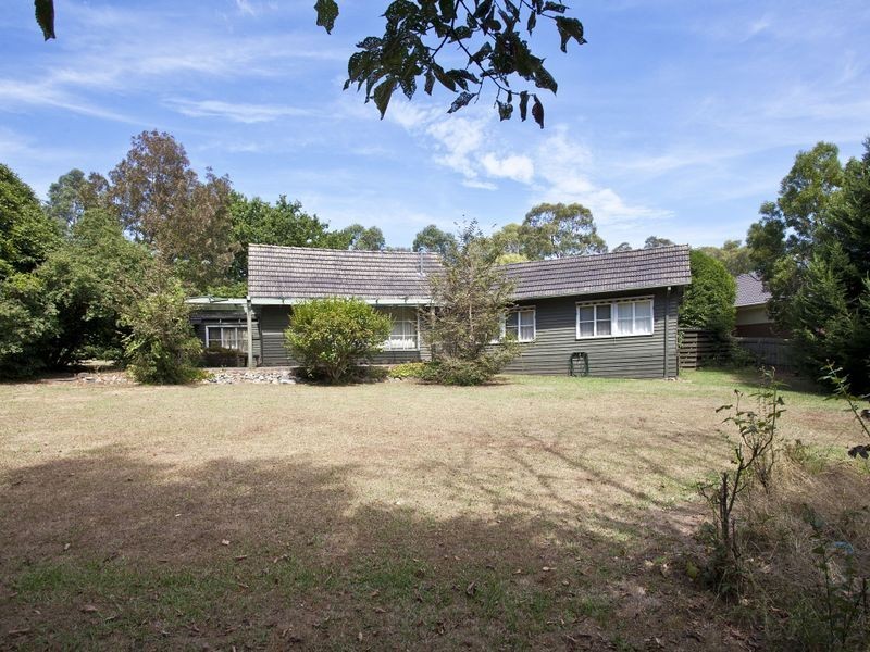 33 Cambridge Road, Mooroolbark VIC 3138