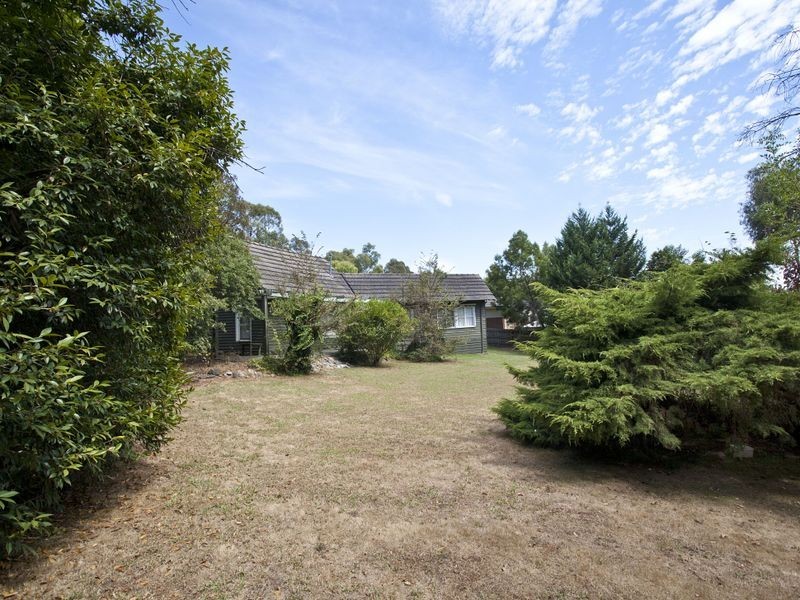 33 Cambridge Road, Mooroolbark VIC 3138