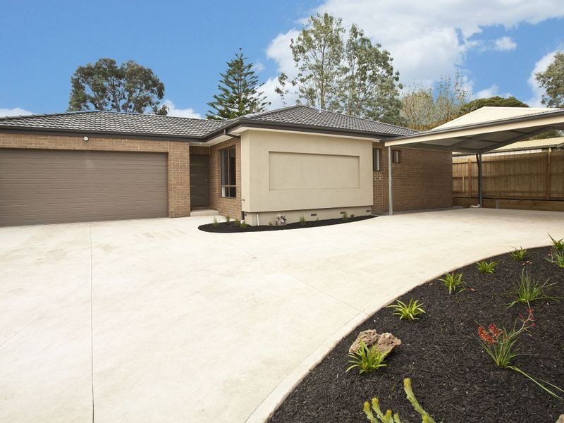 2/16 Diane Crescent, Mooroolbark VIC 3138