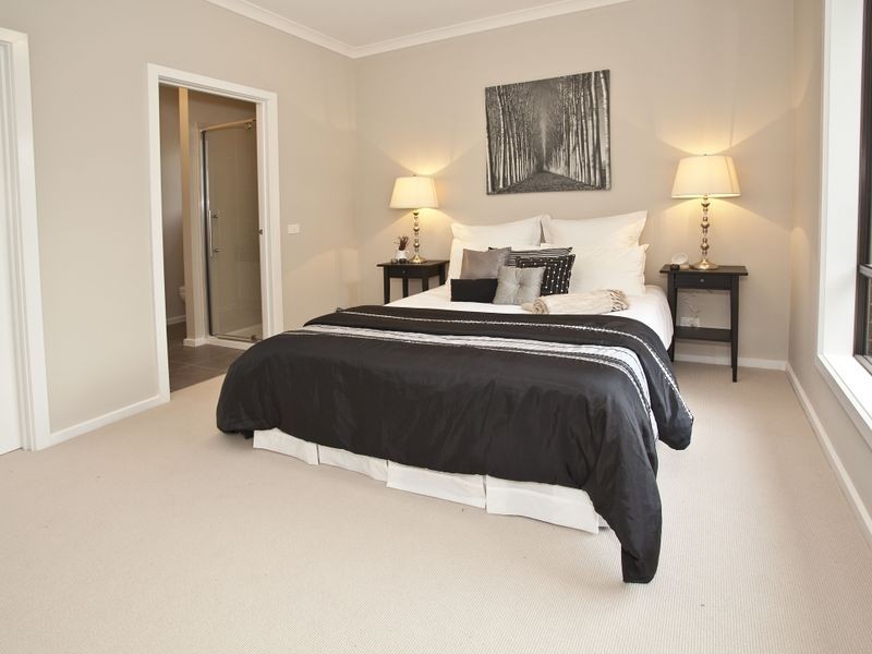 2/16 Diane Crescent, Mooroolbark VIC 3138