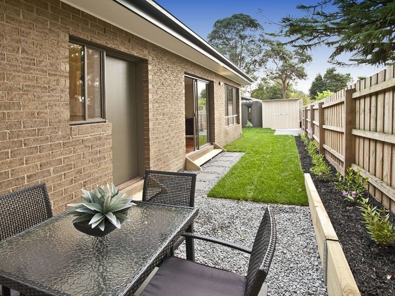 2/16 Diane Crescent, Mooroolbark VIC 3138