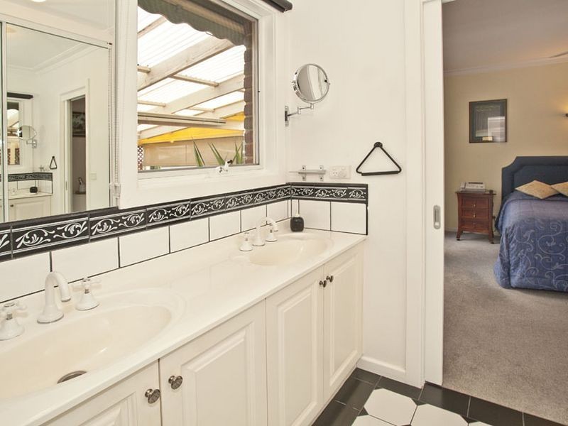 5 Macdonnell Court, Kilsyth VIC 3137